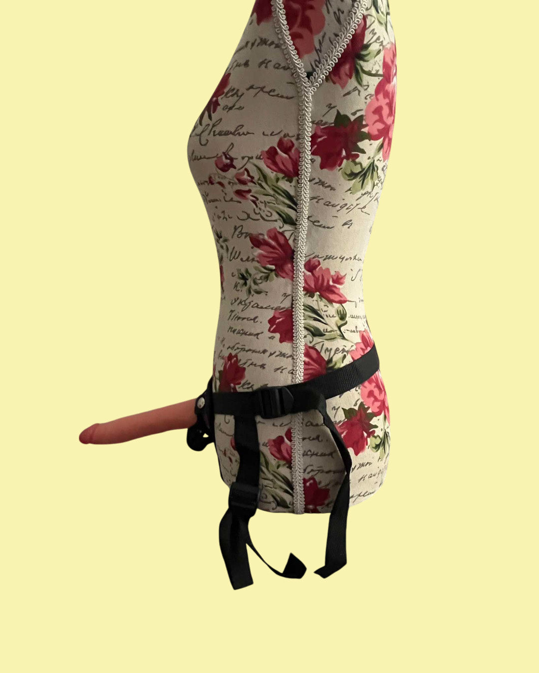 Arnes con dildo realistico 22 cms