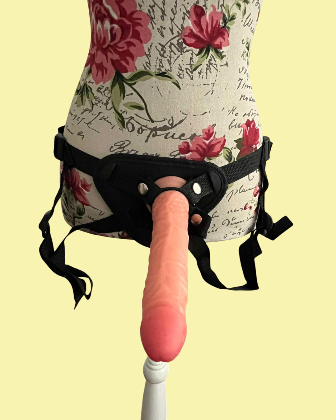 Arnes con dildo realistico 22 cms