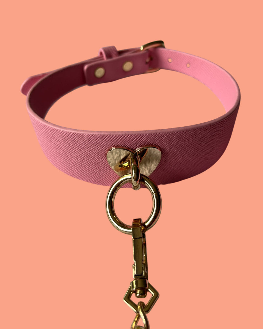 BDSM Collar con correa en cuero y cadena dorada ROSA